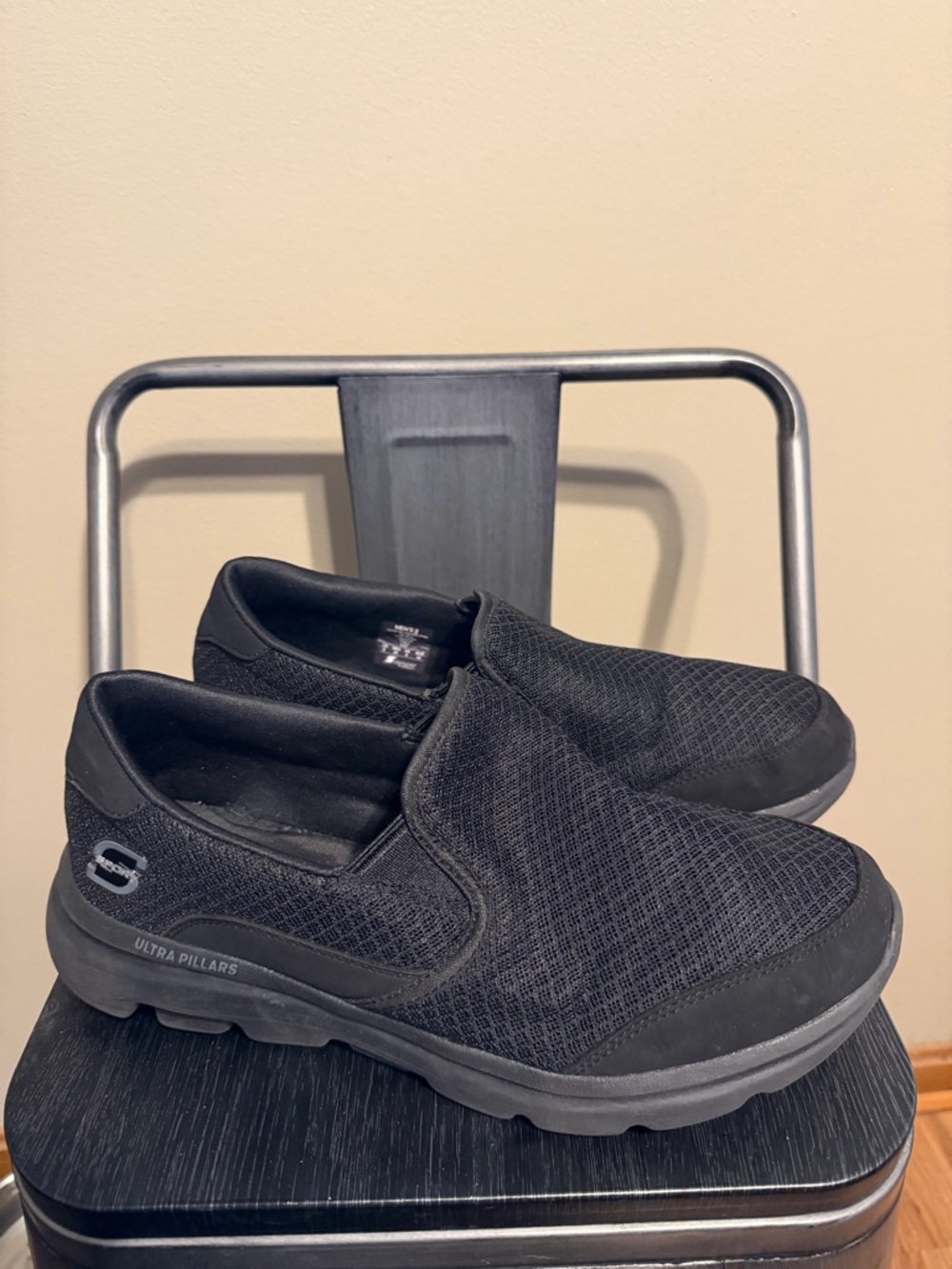 Skechers Mens 9 Black Slip On Sneakers Ultra Pillars Comfort Work Shoes